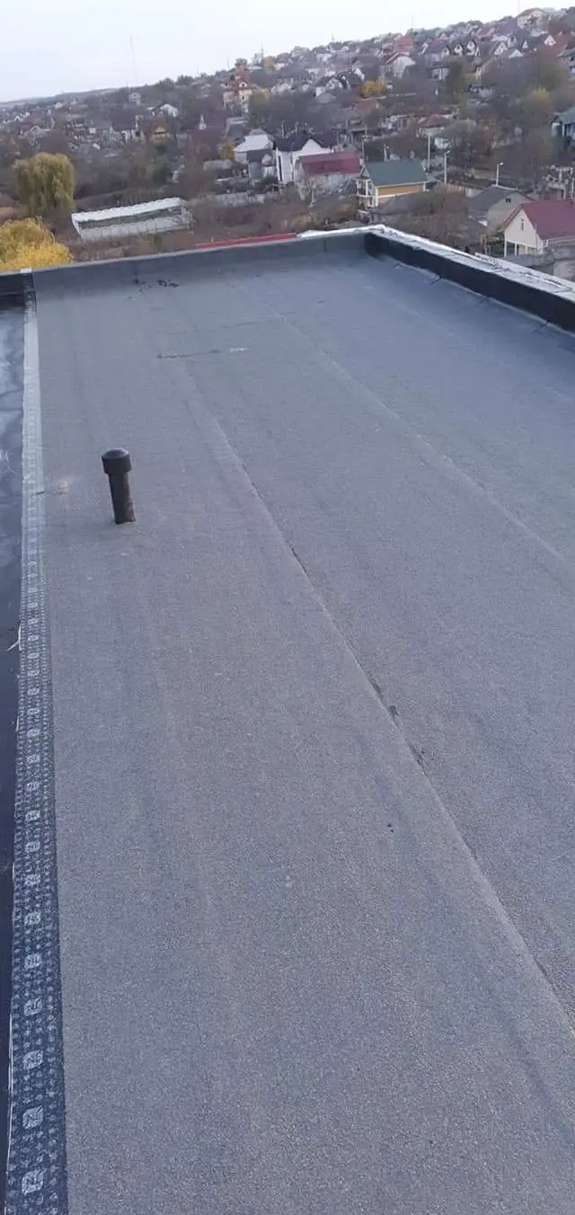 Hidroizolare acoperiș plat cu membrană PVC / Bitum