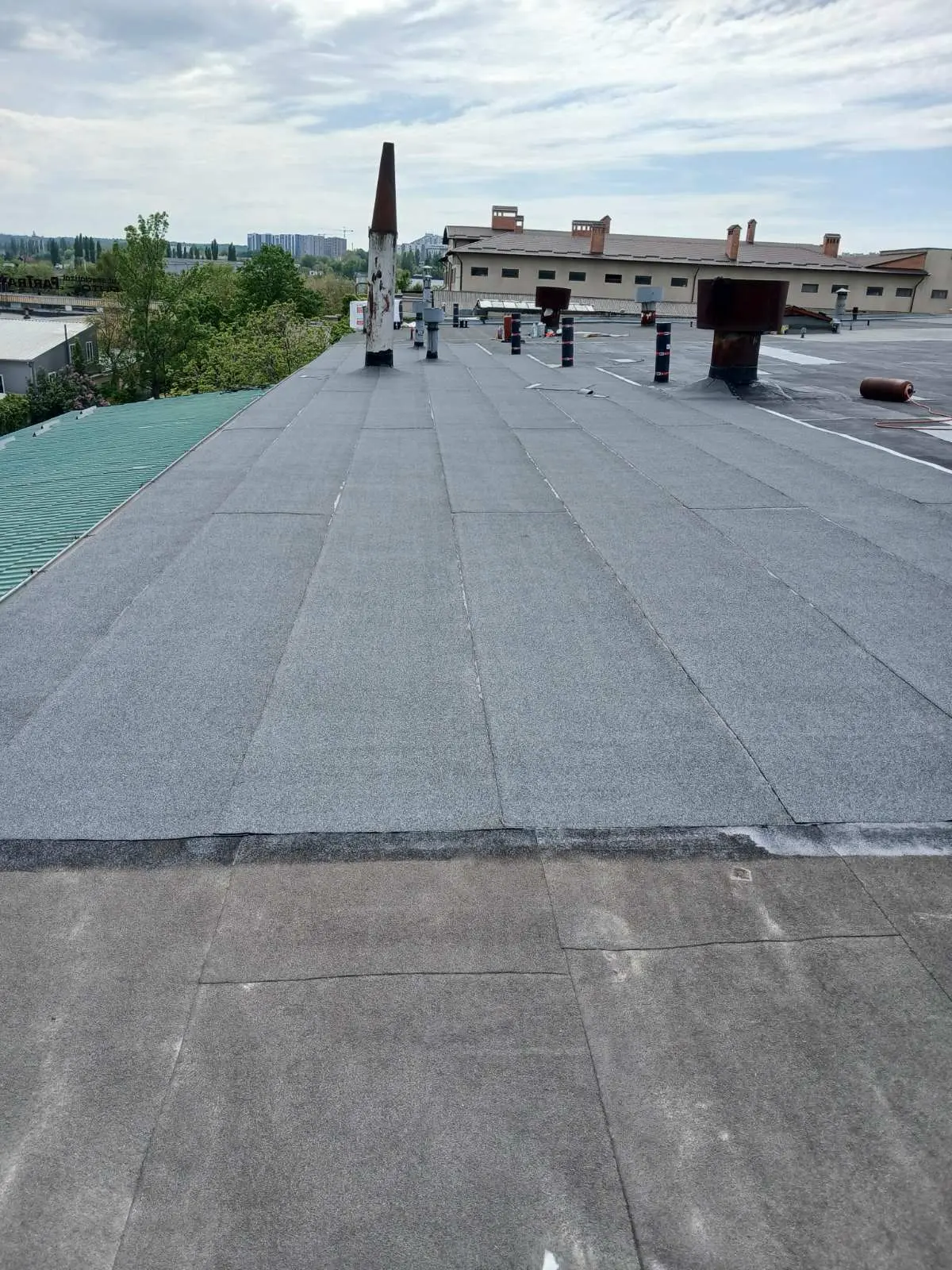Hidroizolare acoperiș plat cu membrană PVC / Bitum
