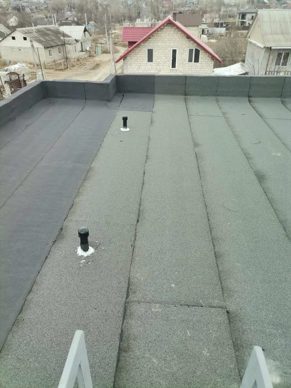 Hidroizolare acoperiș plat cu membrană PVC / Bitum