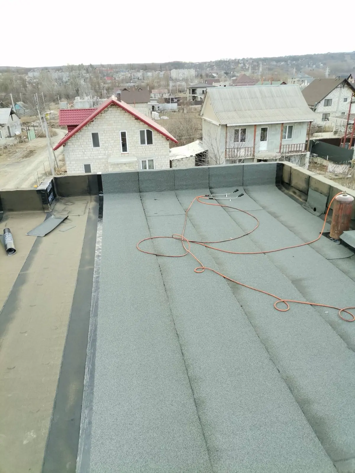 Hidroizolare acoperiș plat cu membrană PVC / Bitum
